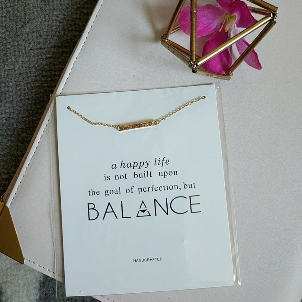 NWT Gold Minimal Hammer Bar Necklace